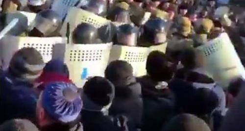 Clashes between Rosgvardia agents and participants of rally in Magas, March 27, 2019. Screenshot from video by Zarifa Sautieva Clashes between Rosgvardia agents and participants of rally in Magas, March 27, 2019. Screenshot from video by Zarifa Sautieva