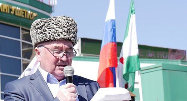 Malsag Uzhakhov speaks at rally in Magas. Screenshot from video posted by 'Fortanga Org' at: https://www.youtube.com/watch?v=qfFMlE02KJw Malsag Uzhakhov speaks at rally in Magas. Screenshot from video posted by 'Fortanga Org' at: https://www.youtube.com/watch?v=qfFMlE02KJw
