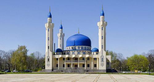 Cathedral Mosque of Maikop. Photo: Sergei Demeshkin, https://www.flickr.com/photos/160124708@N03/41485027484 Cathedral Mosque of Maikop. Photo: Sergei Demeshkin, https://www.flickr.com/photos/160124708@N03/41485027484