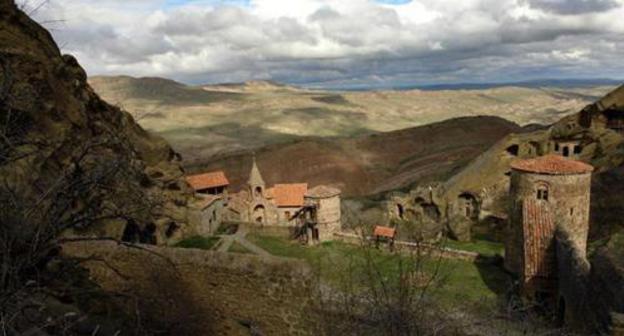 The David Gareja Complex. Photo: Paata Vardanashvili from Tbilisi, https://commons.wikimedia.org/w/index.php?curid=3529065 The David Gareja Complex. Photo: Paata Vardanashvili from Tbilisi, https://commons.wikimedia.org/w/index.php?curid=3529065