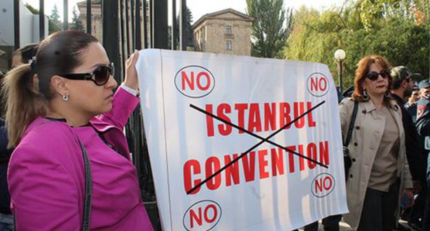 A protest rally in front of the Armenian parliament building. Yerevan, November 1, 2019. Photo by Tigran Petrosyan for the "Caucasian Knot" A protest rally in front of the Armenian parliament building. Yerevan, November 1, 2019. Photo by Tigran Petrosyan for the "Caucasian Knot"