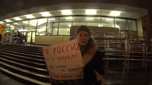 Marina Ken, an activist, at a solo picket in Saint Petersburg on November 29, 2019. Screenshot of the video https://www.facebook.com/marina.ken444/posts/2430620416992969 Marina Ken, an activist, at a solo picket in Saint Petersburg on November 29, 2019. Screenshot of the video https://www.facebook.com/marina.ken444/posts/2430620416992969