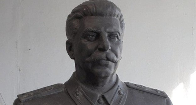 Bust of Stalin. Photo: press service of the Communist Party of the Russian Federation, http://m.sibkray.ru/news/1/896937 Bust of Stalin. Photo: press service of the Communist Party of the Russian Federation, http://m.sibkray.ru/news/1/896937