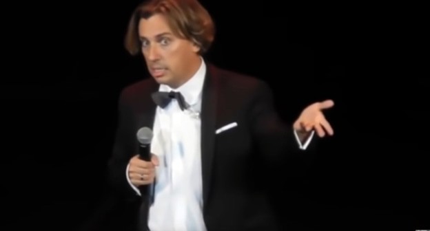 Maxim Galkin during the performance. Screenshot of the video by InformDetox https://www.youtube.com/watch?v=7oKtEYVfSRk&feature=emb_logo Maxim Galkin during the performance. Screenshot of the video by InformDetox https://www.youtube.com/watch?v=7oKtEYVfSRk&feature=emb_logo