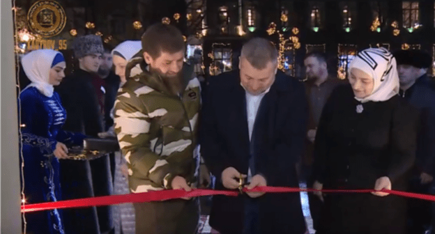 Screenshot of video report on the opening of "Paris" restaurant with participation of Ramzan Kadyrov, https://vk.com/wall279938622_460321 Screenshot of video report on the opening of "Paris" restaurant with participation of Ramzan Kadyrov, https://vk.com/wall279938622_460321