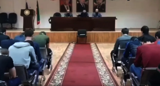 Screenshot from video 'Chechen residents detained for chanting "Bachi-Yurt is force!", https://youtu.be/B952752Vyhg Screenshot from video 'Chechen residents detained for chanting "Bachi-Yurt is force!", https://youtu.be/B952752Vyhg