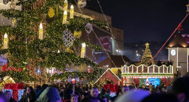 New Year Tree in Tbilisi. Photo: press service of the Tbilisi Mayoralty, http://www.tbilisi.gov.ge New Year Tree in Tbilisi. Photo: press service of the Tbilisi Mayoralty, http://www.tbilisi.gov.ge