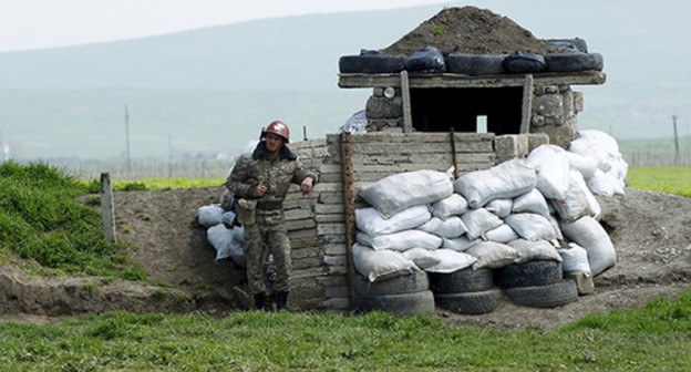 On the contact line. Photo: REUTERS/Staff On the contact line. Photo: REUTERS/Staff