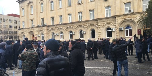 Protesters at the building of the presidential administration in Sukhumi, January 11, 2020. Photo by Anna Gritsevich for the "Caucasian Knot" Protesters at the building of the presidential administration in Sukhumi, January 11, 2020. Photo by Anna Gritsevich for the "Caucasian Knot"