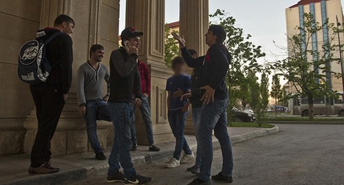 Young men in the centre of Grozny. Photo: REUTERS/Maxim Shemetov Young men in the centre of Grozny. Photo: REUTERS/Maxim Shemetov