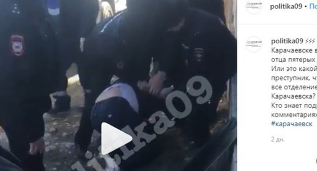 Screenshot from video record of policemen actions posted on Instagram by politika09. https://www.instagram.com/p/B8wdw6SqiYW/?igshid=xhv0b06oozkw Screenshot from video record of policemen actions posted on Instagram by politika09. https://www.instagram.com/p/B8wdw6SqiYW/?igshid=xhv0b06oozkw
