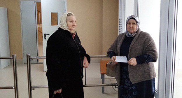 Rumina Sautieva and Asya Gazdieva, older sisters of Zarifa Sautieva, Marc 6, 2020. Photo by Asya Kapaeva for the Caucasian Knot Rumina Sautieva and Asya Gazdieva, older sisters of Zarifa Sautieva, Marc 6, 2020. Photo by Asya Kapaeva for the Caucasian Knot