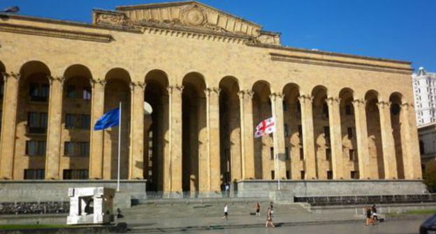 The Parliament of Georgia in Tbilisi. Photo: Spartaky, https://ru.wikipedia.org/wiki/Парламент_Грузии#/media/Файл:Georgia_old_parlament_2.jpg The Parliament of Georgia in Tbilisi. Photo: Spartaky, https://ru.wikipedia.org/wiki/Парламент_Грузии#/media/Файл:Georgia_old_parlament_2.jpg