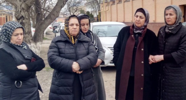 Relatives of the killed Dagestani residents at the Supreme Court of Chechnya. Photo by Murad Muradov for the "Caucasian Knot" Relatives of the killed Dagestani residents at the Supreme Court of Chechnya. Photo by Murad Muradov for the "Caucasian Knot"