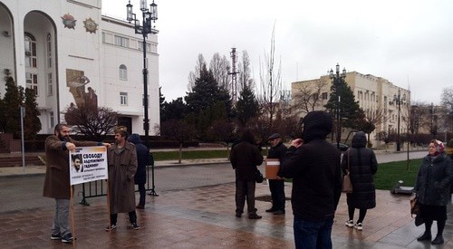 Joint action of supporters of Abdulmumin Gadjiev and Murtazali Gasanguseinov in Makhachkala, March 16, 2020. Photo by Rasul Magomedov for the Caucasian Knot Joint action of supporters of Abdulmumin Gadjiev and Murtazali Gasanguseinov in Makhachkala, March 16, 2020. Photo by Rasul Magomedov for the Caucasian Knot