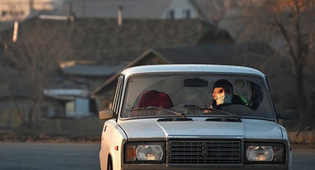 A car driver in a face mask, Russia, March 2020. Photo: REUTERS/Alexey Malgavko A car driver in a face mask, Russia, March 2020. Photo: REUTERS/Alexey Malgavko
