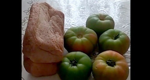 A food package received by a resident of Chechnya from the authorities. Screenshot of the video sent via Whatsapp by a resident of the Achkhoi-Martan District A food package received by a resident of Chechnya from the authorities. Screenshot of the video sent via Whatsapp by a resident of the Achkhoi-Martan District