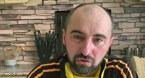 A resident of the Achkhoi-Martan District of Chechnya posted a video with his apologizes. Screenshot of the video sent via WhatsApp A resident of the Achkhoi-Martan District of Chechnya posted a video with his apologizes. Screenshot of the video sent via WhatsApp
