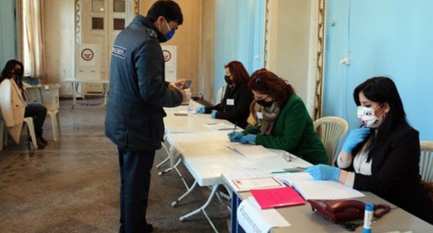 At a polling station during the second round of the presidential election in Nagorno-Karabakh. Photo: official Facebook page of the Ministry of Internal Affairs of Nagorno-Karabakh, https://www.facebook.com/ArtsakhPolice/posts/1067474440285766 At a polling station during the second round of the presidential election in Nagorno-Karabakh. Photo: official Facebook page of the Ministry of Internal Affairs of Nagorno-Karabakh, https://www.facebook.com/ArtsakhPolice/posts/1067474440285766