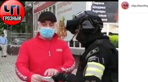 A police officer checks the permit issued for a resident of Chechnya. Screenshot of the video https://www.instagram.com/p/B_3TXR9l-je/ A police officer checks the permit issued for a resident of Chechnya. Screenshot of the video https://www.instagram.com/p/B_3TXR9l-je/