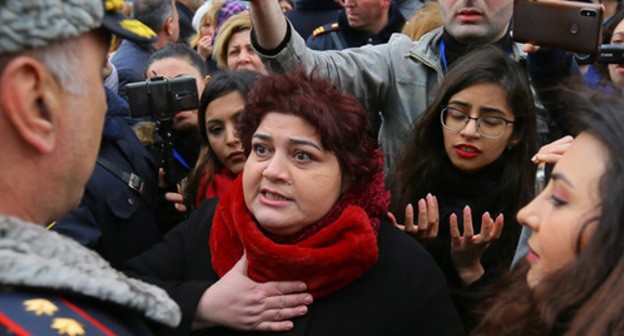 Khadija Ismayilova at a protest action. Baku, March 2019. Photo by Aziz Karimov for the "Caucasian Knot" Khadija Ismayilova at a protest action. Baku, March 2019. Photo by Aziz Karimov for the "Caucasian Knot"