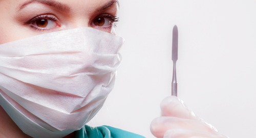 A sergeon holding a scalpel. Photo pixabay.com A sergeon holding a scalpel. Photo pixabay.com