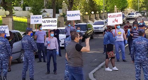 A protest rally near the Culture Center in Shushi during the inauguration of Araik Arutyunyan, the new President of the Nagorno-Karabakh Republic. Photo by Alvard Grigoryan for the "Caucasian Knot" A protest rally near the Culture Center in Shushi during the inauguration of Araik Arutyunyan, the new President of the Nagorno-Karabakh Republic. Photo by Alvard Grigoryan for the "Caucasian Knot"