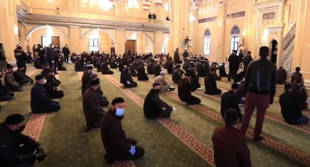 Collective id-namaz (holiday prayer) at the "Heart of Chechnya" Mosque in Grozny. Screenshot from video posted by ChGTRK 'Grozny': https://www.youtube.com/watch?v=rBygJXq68ig&feature=emb_title Collective id-namaz (holiday prayer) at the "Heart of Chechnya" Mosque in Grozny. Screenshot from video posted by ChGTRK 'Grozny': https://www.youtube.com/watch?v=rBygJXq68ig&feature=emb_title