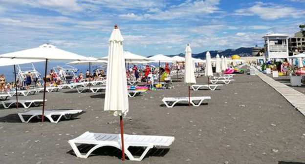 Beach in Sochi, 2019. Photo by Svetlana Kravchenko for the Caucasian Knot Beach in Sochi, 2019. Photo by Svetlana Kravchenko for the Caucasian Knot