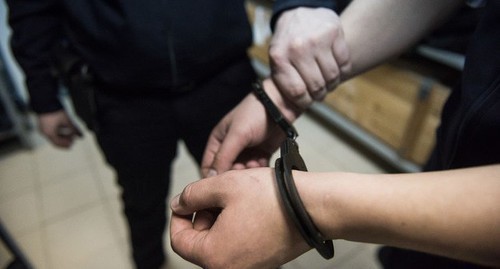 Handcuffs. © Photo by Yelena Sineok, Yuga.ru Handcuffs. © Photo by Yelena Sineok, Yuga.ru
