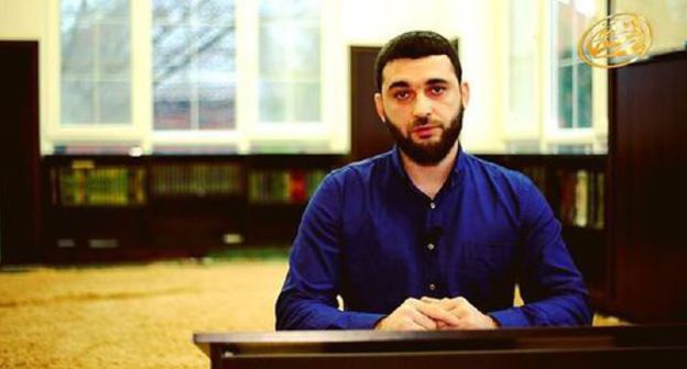 Abdulmumin Gadjiev. Screenshot: KAVPOLIT https://www.youtube.com/watch?v=PV2VDf1TbGo Abdulmumin Gadjiev. Screenshot: KAVPOLIT https://www.youtube.com/watch?v=PV2VDf1TbGo