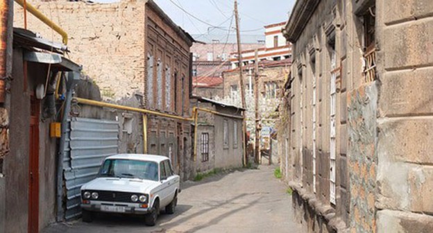A historic building near the territory of the former "Firdusi" market in Yerevan. Photo: https://web.facebook.com/firdusmemory/?__tn__=%2CdkC-R&eid=ARCG2E21HPmfu0J4r_bO1-vTMfrzk2x0C5zpyNg6HjhySQVpvp08PSzjvTrP1i0btdEGD6PuNN0lWGsc&hc_ref=ARSx5P0mpT4GRxcBdy-aeo_-p30kkEWoY8PR0tT78WlK2cAcoaVRYeDXSI4ayqJk7rY&_rdc=1&_rdr A historic building near the territory of the former "Firdusi" market in Yerevan. Photo: https://web.facebook.com/firdusmemory/?__tn__=%2CdkC-R&eid=ARCG2E21HPmfu0J4r_bO1-vTMfrzk2x0C5zpyNg6HjhySQVpvp08PSzjvTrP1i0btdEGD6PuNN0lWGsc&hc_ref=ARSx5P0mpT4GRxcBdy-aeo_-p30kkEWoY8PR0tT78WlK2cAcoaVRYeDXSI4ayqJk7rY&_rdc=1&_rdr