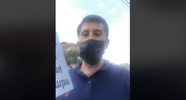 Ruben Melikyan, initiator of the protest action at the Armenian Parliament, June 12, 2020. Screenshot: https://www.facebook.com/rubenmelikian/videos/10222839819648210/ Ruben Melikyan, initiator of the protest action at the Armenian Parliament, June 12, 2020. Screenshot: https://www.facebook.com/rubenmelikian/videos/10222839819648210/