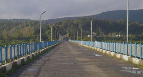 The "Ingur" border checkpoint. Photo: http://abkhazinform.com/item/3293-na-kpp-ingur-sostoyalsya-obmen-pomilovannykh-grazhdan-gruzii-i-yuzhnoj-osetii The "Ingur" border checkpoint. Photo: http://abkhazinform.com/item/3293-na-kpp-ingur-sostoyalsya-obmen-pomilovannykh-grazhdan-gruzii-i-yuzhnoj-osetii