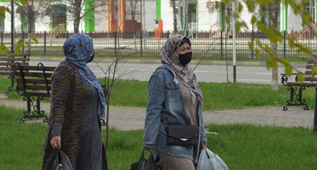 Women in masks in Grozny. Photo: REUTERS/Ramzan Musaev Women in masks in Grozny. Photo: REUTERS/Ramzan Musaev