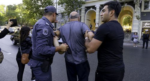 The detention of an activist in Baku. Photo by Aziz Karimov for the "Caucasian Knot" The detention of an activist in Baku. Photo by Aziz Karimov for the "Caucasian Knot"