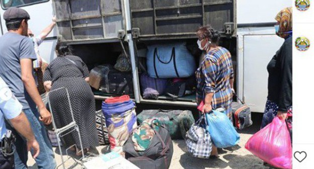Azerbaijanis are leaving for their homeland from a camp in Kullar. Screenshot of derbentskiyrayon's Instagram page: https://www.instagram.com/p/CBfxh8SjTo8/ Azerbaijanis are leaving for their homeland from a camp in Kullar. Screenshot of derbentskiyrayon's Instagram page: https://www.instagram.com/p/CBfxh8SjTo8/