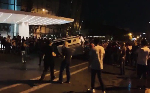 Clashes in Baku at night on July 15, 2020. Screenshot: https://www.facebook.com/polisazerbaycan/videos/332426507765677/?v=332426507765677 Clashes in Baku at night on July 15, 2020. Screenshot: https://www.facebook.com/polisazerbaycan/videos/332426507765677/?v=332426507765677