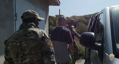 Law enforcers during a detention. Photo by the press service of the Russian National Antiterrorist Committee (NAC) http://nac.gov.ru/ Law enforcers during a detention. Photo by the press service of the Russian National Antiterrorist Committee (NAC) http://nac.gov.ru/