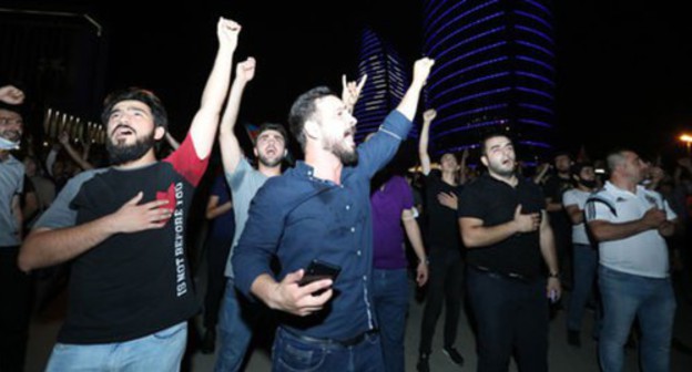 A spontaneous rally in support of the Azerbaijani army in Baku, July 14, 2020. Photo by Aziz Karimov for the Caucasian Knot A spontaneous rally in support of the Azerbaijani army in Baku, July 14, 2020. Photo by Aziz Karimov for the Caucasian Knot
