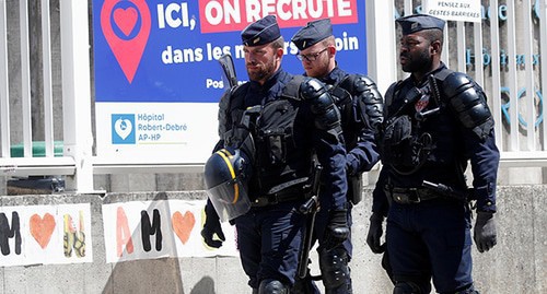 Policemen, France. Photo: REUTERS/Charles Platiau Policemen, France. Photo: REUTERS/Charles Platiau