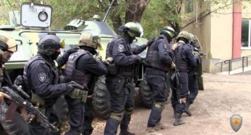 The FSB officers. Photo by the press service of Russia's National Antiterrorist Committee (NAC) http://nac.gov.ru/antiterroristicheskie-ucheniya/operativnym-shtabom-v-saratovskoy-oblasti-1.html#&gid=1&pid=5 The FSB officers. Photo by the press service of Russia's National Antiterrorist Committee (NAC) http://nac.gov.ru/antiterroristicheskie-ucheniya/operativnym-shtabom-v-saratovskoy-oblasti-1.html#&gid=1&pid=5