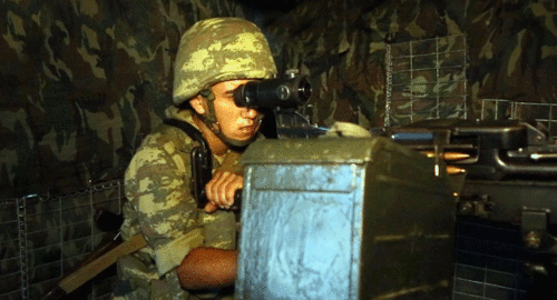 Soldier of the Azerbaijani Army. Photo: press service of the Ministry of Defence of Azerbaijan, https://mod.gov.az/az/news/on-xetde-vetene-xidmetimle-fexr-edirem-video-32140.html Soldier of the Azerbaijani Army. Photo: press service of the Ministry of Defence of Azerbaijan, https://mod.gov.az/az/news/on-xetde-vetene-xidmetimle-fexr-edirem-video-32140.html