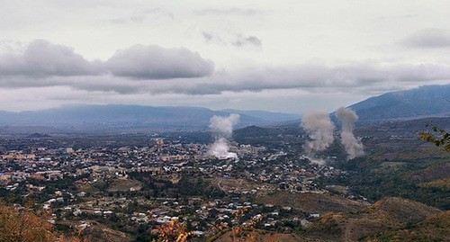Smoke at the site of the hostilities in Stepanakert. Nagorno-Karabakh, October 4, 2020. Photo: REUTERS/Stringer Smoke at the site of the hostilities in Stepanakert. Nagorno-Karabakh, October 4, 2020. Photo: REUTERS/Stringer