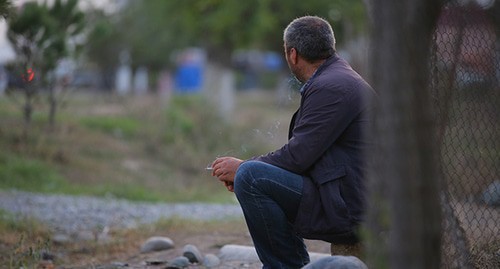 A resident of the city of Tartar near his home. Photo by Aziz Karimov for the "Caucasian Knot" A resident of the city of Tartar near his home. Photo by Aziz Karimov for the "Caucasian Knot"