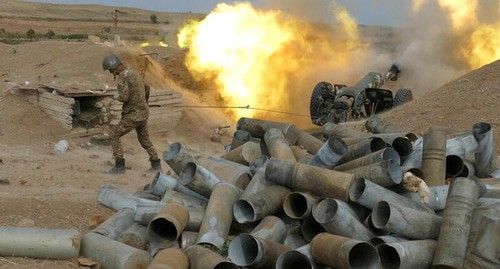 An Armenian soldier using artillery, October 5, 2020. Photo by the press service of the Ministry of Defence of Armenia / PAN Photo / REUTERS An Armenian soldier using artillery, October 5, 2020. Photo by the press service of the Ministry of Defence of Armenia / PAN Photo / REUTERS