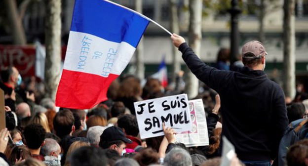 People gathered at the Place de la Republique in Paris to pay tribute to Samuel Paty, the French teacher who was beheaded on the streets of the Paris suburb of Conflans-Sainte-Honorine. A poster saying, "I am Samuel". France, October 18, 2020. Photo: REUTERS/Charles Platiau People gathered at the Place de la Republique in Paris to pay tribute to Samuel Paty, the French teacher who was beheaded on the streets of the Paris suburb of Conflans-Sainte-Honorine. A poster saying, "I am Samuel". France, October 18, 2020. Photo: REUTERS/Charles Platiau