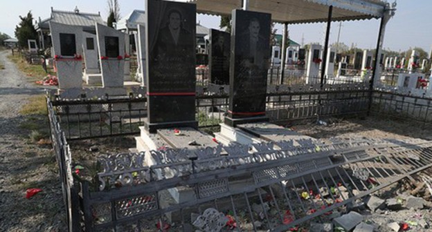 Headstones destroyed by the explosion in the cemetery in the Terter District of Azerbaijan. October 15, 2020. Photo by Aziz Karimov for the "Caucasian Knot" Headstones destroyed by the explosion in the cemetery in the Terter District of Azerbaijan. October 15, 2020. Photo by Aziz Karimov for the "Caucasian Knot"
