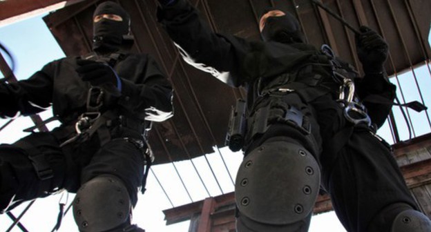 Rosgvardia employee. Photo courtesy of Vitaly Kuzmin, https://commons.wikimedia.org/wiki/Category:Special_Rapid_Response_Unit Rosgvardia employee. Photo courtesy of Vitaly Kuzmin, https://commons.wikimedia.org/wiki/Category:Special_Rapid_Response_Unit