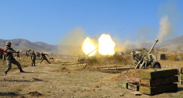 Soldiers of the Azerbaijani Army. Photo: press service of the Ministry of Defence of Azerbaijan, https://mod.gov.az/az/news/ermenistan-silahli-quvvelerinin-ates-noqtelerine-artilleriya-bolmelerimiz-zerbeler-endirir-video-33121.html Soldiers of the Azerbaijani Army. Photo: press service of the Ministry of Defence of Azerbaijan, https://mod.gov.az/az/news/ermenistan-silahli-quvvelerinin-ates-noqtelerine-artilleriya-bolmelerimiz-zerbeler-endirir-video-33121.html
